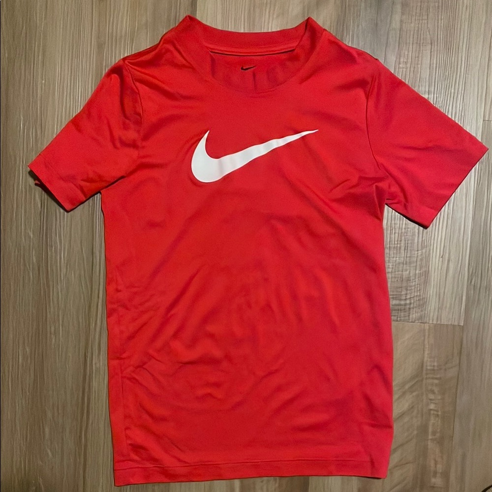 Nike Red Short Sleeve Tee Vibrant Athletic Design